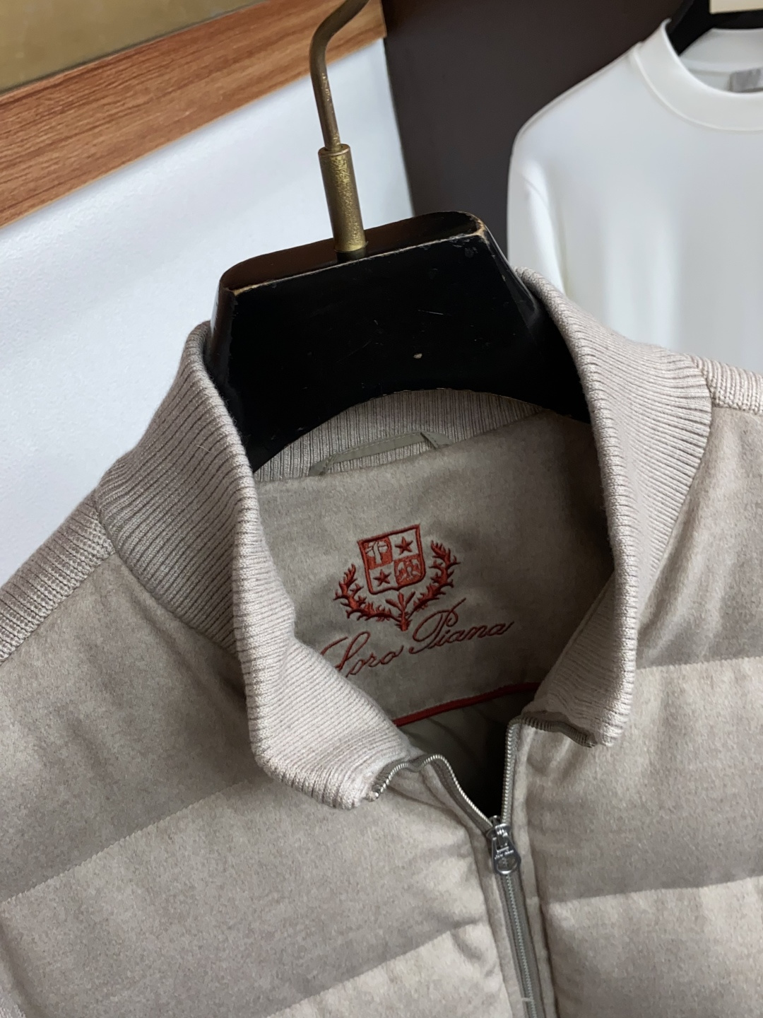 Loro Piana诺悠翩雅 秋冬男士时尚立领羽绒服  定制原版面料 轻奢时尚休闲风格，轻盈保暖柔软！低调系列时尚百搭，