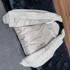 BC M-3xL 男装针织夹克外套 柜台同步发售,高精细的奢华品质,轻奢感超强.全新亚麻面料拥有最新的时尚气质及将魅力韵 BC M-3xL 男装针织夹克外套 柜台同步发售,高精细的奢华品质,轻奢感超强.全新亚麻面料拥有最新的时尚气质及将魅力韵