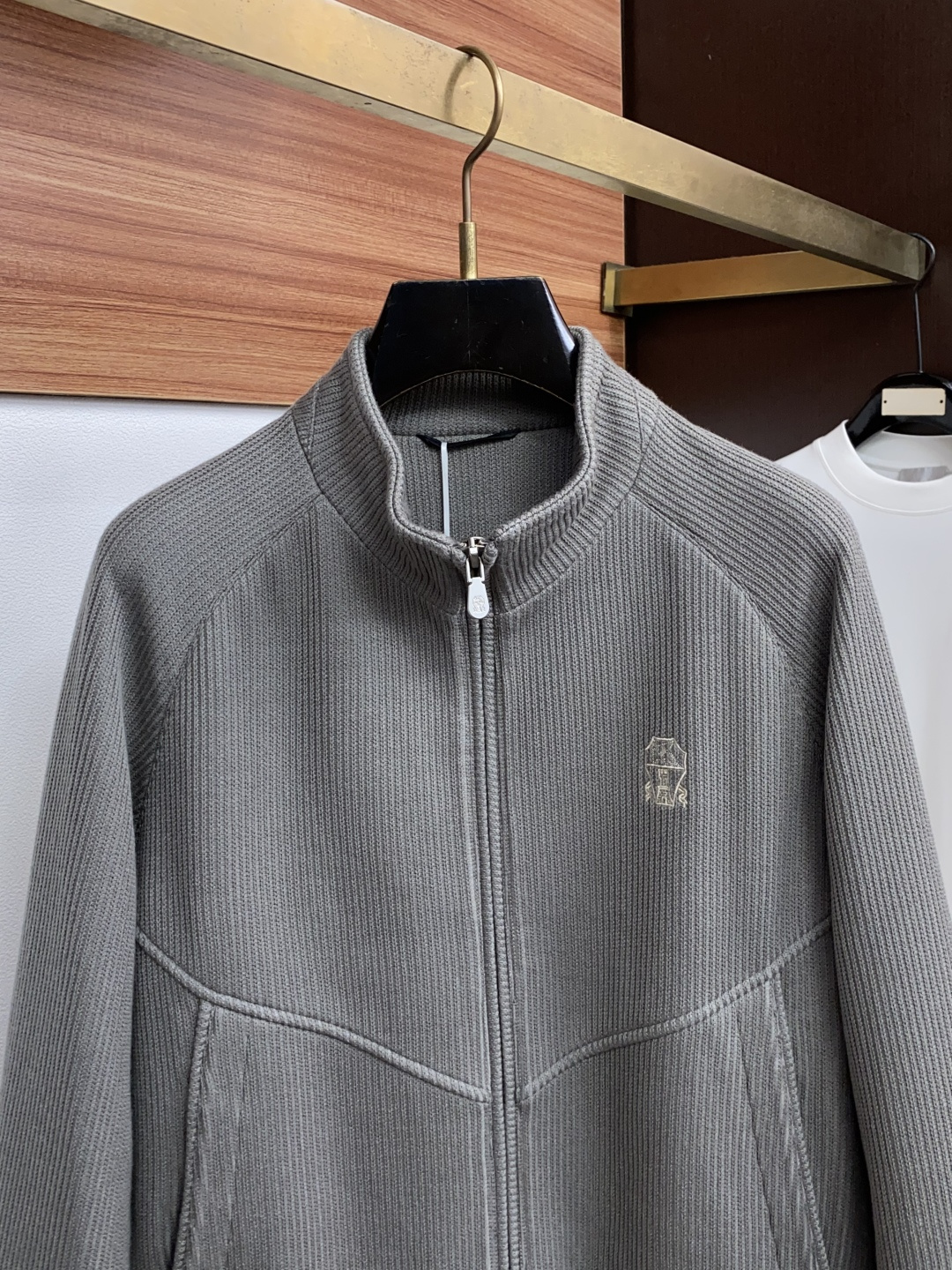 BC M-3xL 男装针织夹克外套 柜台同步发售,高精细的奢华品质,轻奢感超强.全新亚麻面料拥有最新的时尚气质及将魅力韵 BC M-3xL 男装针织夹克外套 柜台同步发售,高精细的奢华品质,轻奢感超强.全新亚麻面料拥有最新的时尚气质及将魅力韵
