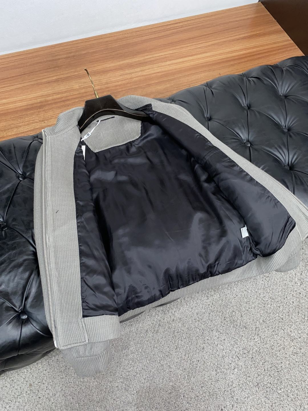 BC M-3xL 男装针织夹克外套 柜台同步发售,高精细的奢华品质,轻奢感超强.全新亚麻面料拥有最新的时尚气质及将魅力韵 BC M-3xL 男装针织夹克外套 柜台同步发售,高精细的奢华品质,轻奢感超强.全新亚麻面料拥有最新的时尚气质及将魅力韵