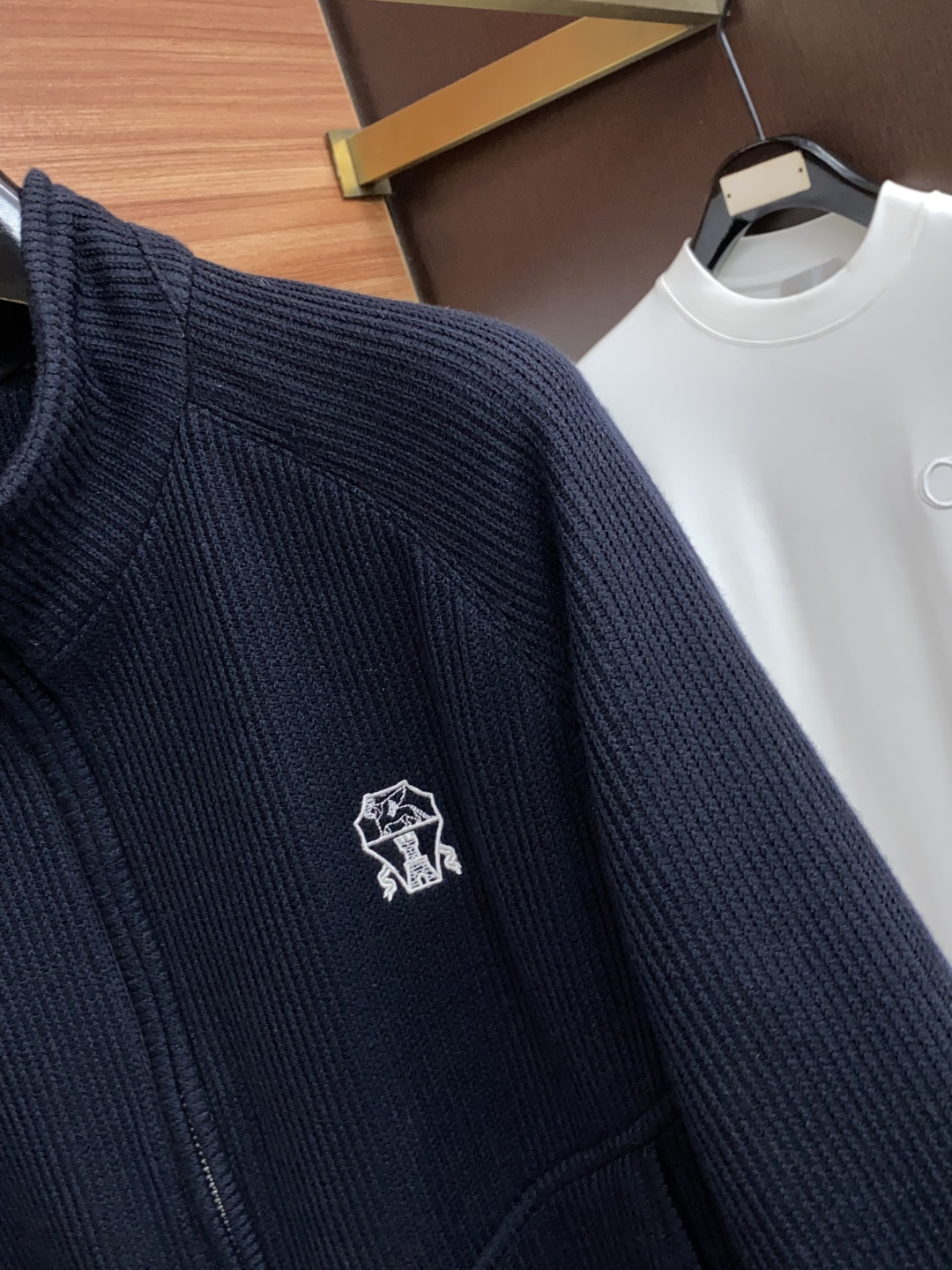 BC M-3xL 男装针织夹克外套 柜台同步发售,高精细的奢华品质,轻奢感超强.全新亚麻面料拥有最新的时尚气质及将魅力韵 BC M-3xL 男装针织夹克外套 柜台同步发售,高精细的奢华品质,轻奢感超强.全新亚麻面料拥有最新的时尚气质及将魅力韵