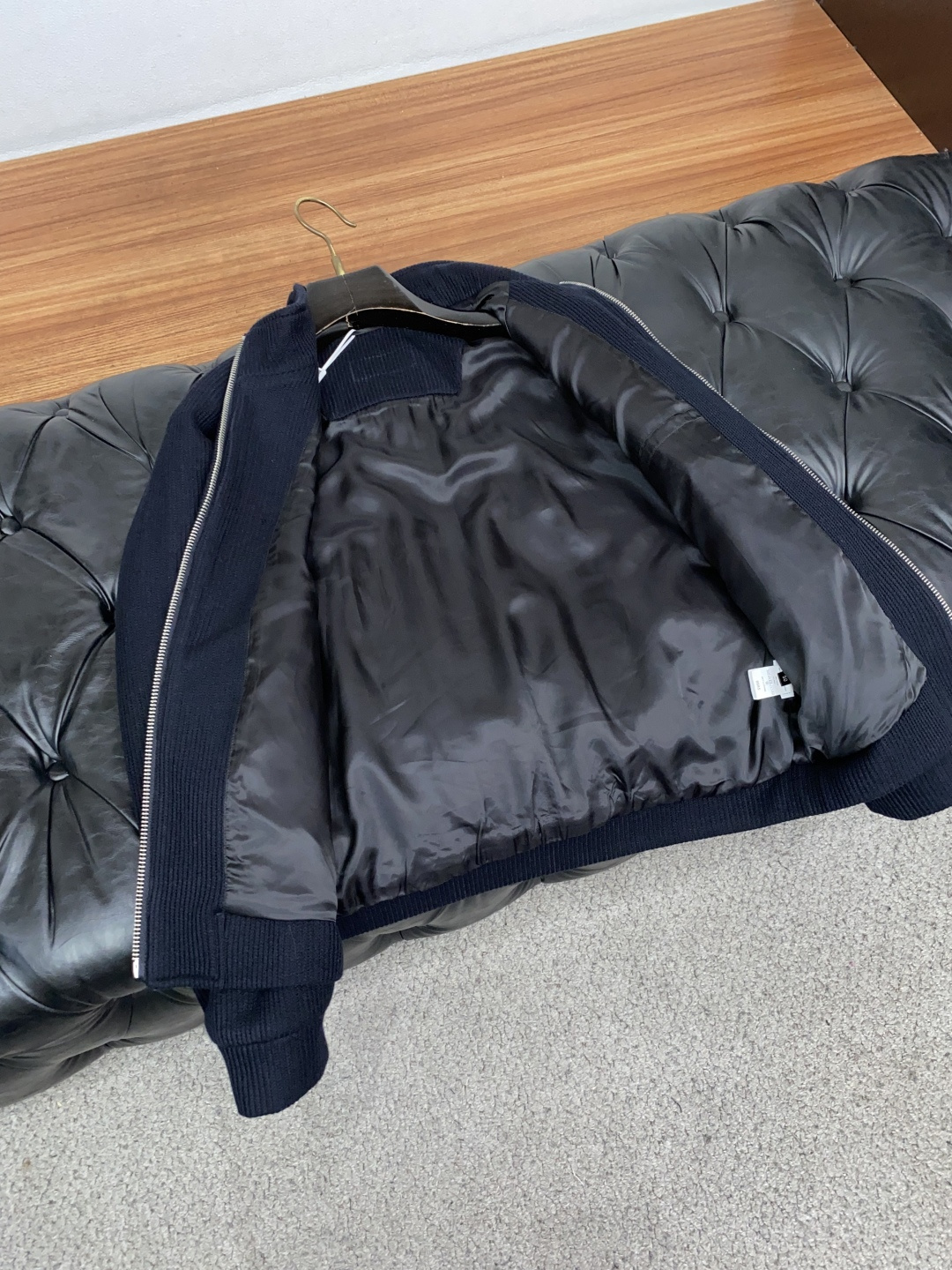 BC M-3xL 男装针织夹克外套 柜台同步发售,高精细的奢华品质,轻奢感超强.全新亚麻面料拥有最新的时尚气质及将魅力韵 BC M-3xL 男装针织夹克外套 柜台同步发售,高精细的奢华品质,轻奢感超强.全新亚麻面料拥有最新的时尚气质及将魅力韵