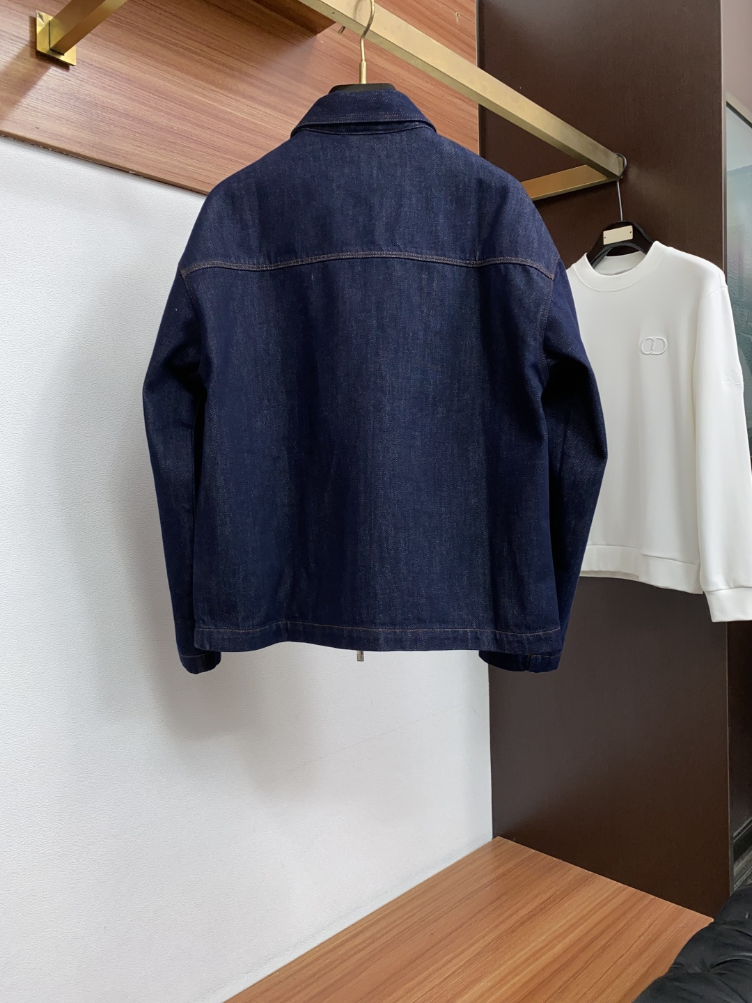 罗意威 M-2xL 最新设计款 2026ss 家新款翻领牛仔夹克外套，秀场新品‼品相非常完美，舒适保暖，三标齐全色泽饱满