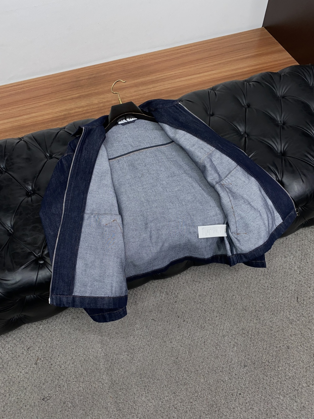 罗意威 M-2xL 最新设计款 2026ss 家新款翻领牛仔夹克外套，秀场新品‼品相非常完美，舒适保暖，三标齐全色泽饱满