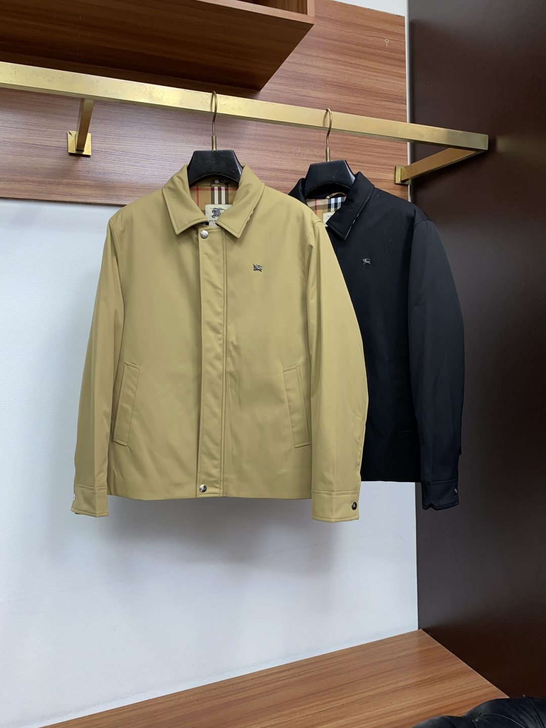巴宝莉 秋冬新款夹克外套 高品质定制面料 顶级版本贸易公司渠道订单,海外精品独家限定发售,经典即永恒,入手绝对值的 客供 巴宝莉 秋冬新款夹克外套 高品质定制面料 顶级版本贸易公司渠道订单,海外精品独家限定发售,经典即永恒,入手绝对值的 客供