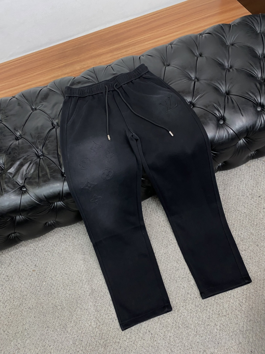 1v 路易威登 M-3xL 最新款秋冬纯棉休闲裤最新款上身版型无敌正!直筒版型 绝对可以闭眼收的一款 此款裤子非常百搭, 1v 路易威登 M-3xL 最新款秋冬纯棉休闲裤最新款上身版型无敌正!直筒版型 绝对可以闭眼收的一款 此款裤子非常百搭,