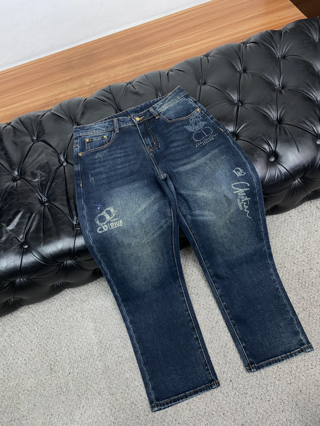 迪奥 29-36最新款老钱直筒牛仔裤 秋冬最新款上身版型无敌正！ 绝对可以闭眼收的一款 此款裤子非常百搭，日常上班 户外