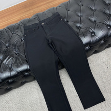 Loro Piana 诺悠翩雅 29-38 2026秋冬新款老钱风直筒 牛仔裤 干净利落剪裁,都市风十足 弹力腰围上身舒 Loro Piana 诺悠翩雅 29-38 2026秋冬新款老钱风直筒 牛仔裤 干净利落剪裁,都市风十足 弹力腰围上身舒