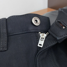 Loro Piana 诺悠翩雅 29-38 2026秋冬新款老钱风直筒 牛仔裤 干净利落剪裁,都市风十足 弹力腰围上身舒 Loro Piana 诺悠翩雅 29-38 2026秋冬新款老钱风直筒 牛仔裤 干净利落剪裁,都市风十足 弹力腰围上身舒