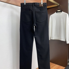 Loro Piana 诺悠翩雅 29-38 2026秋冬新款老钱风直筒 牛仔裤 干净利落剪裁,都市风十足 弹力腰围上身舒 Loro Piana 诺悠翩雅 29-38 2026秋冬新款老钱风直筒 牛仔裤 干净利落剪裁,都市风十足 弹力腰围上身舒