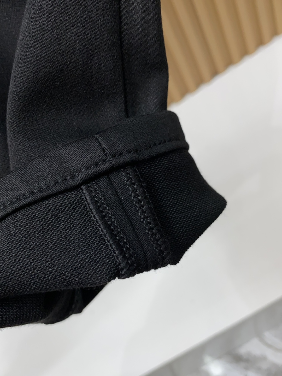 Loro Piana 诺悠翩雅 29-38 2026秋冬新款老钱风直筒 牛仔裤 干净利落剪裁，都市风十足 弹力腰围上身舒