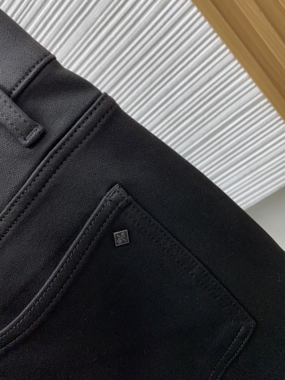 Loro Piana 诺悠翩雅 29-38 2026秋冬新款老钱风直筒 牛仔裤 干净利落剪裁，都市风十足 弹力腰围上身舒