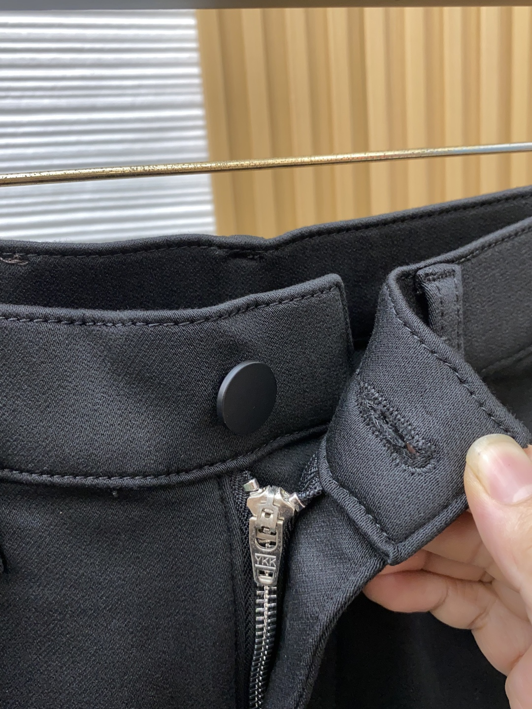 Loro Piana 诺悠翩雅 29-38 2026秋冬新款老钱风直筒 牛仔裤 干净利落剪裁，都市风十足 弹力腰围上身舒