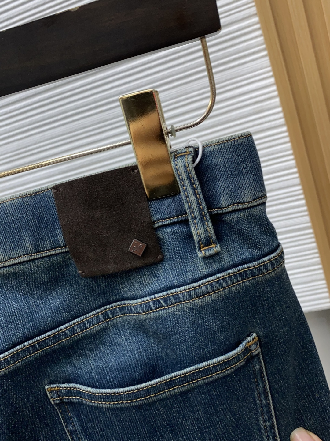 Loro Piana 诺悠翩雅 29-38 2026秋冬新款老钱风直筒 牛仔裤 干净利落剪裁，都市风十足 弹力腰围上身舒
