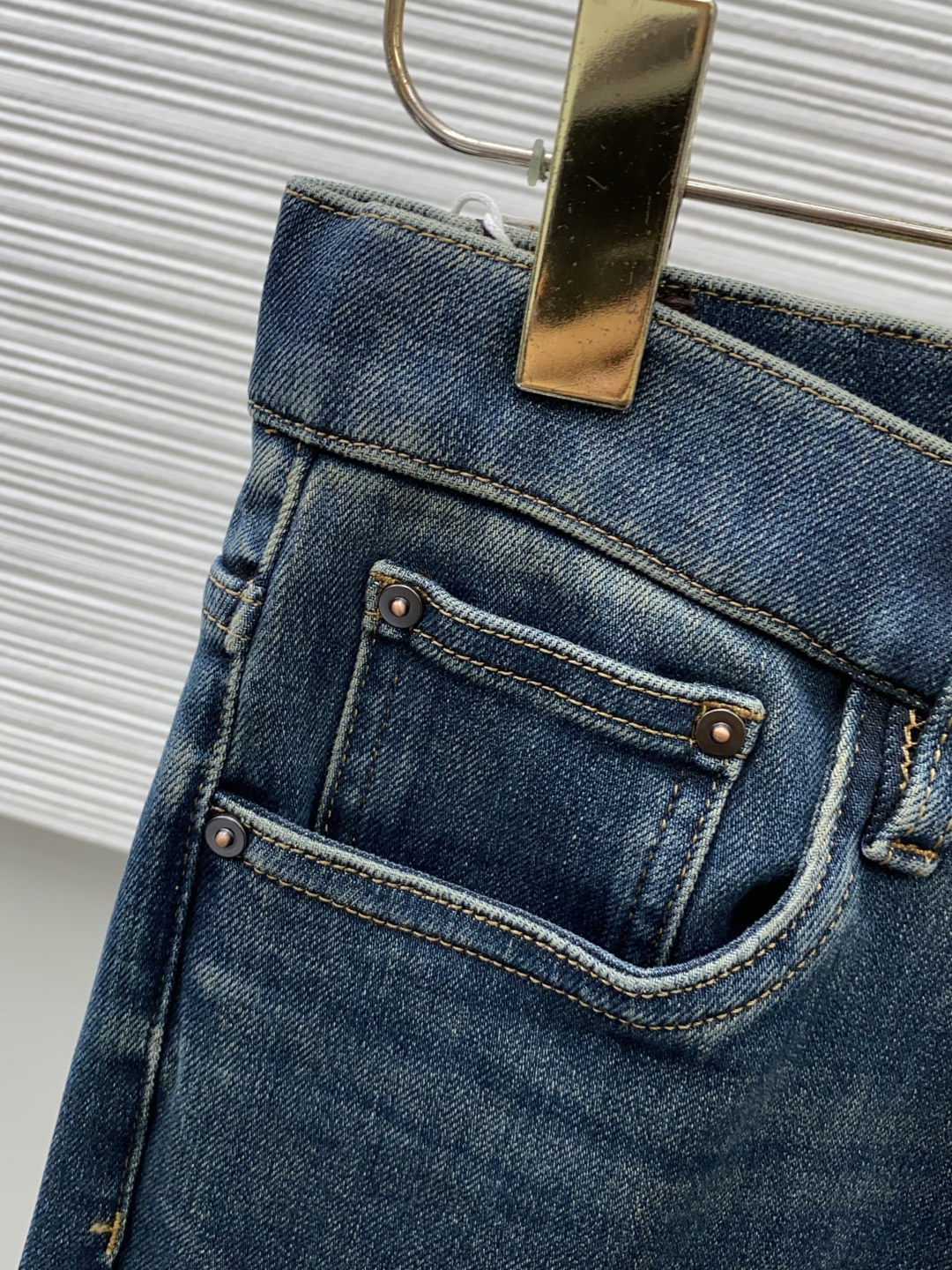 Loro Piana 诺悠翩雅 29-38 2026秋冬新款老钱风直筒 牛仔裤 干净利落剪裁，都市风十足 弹力腰围上身舒
