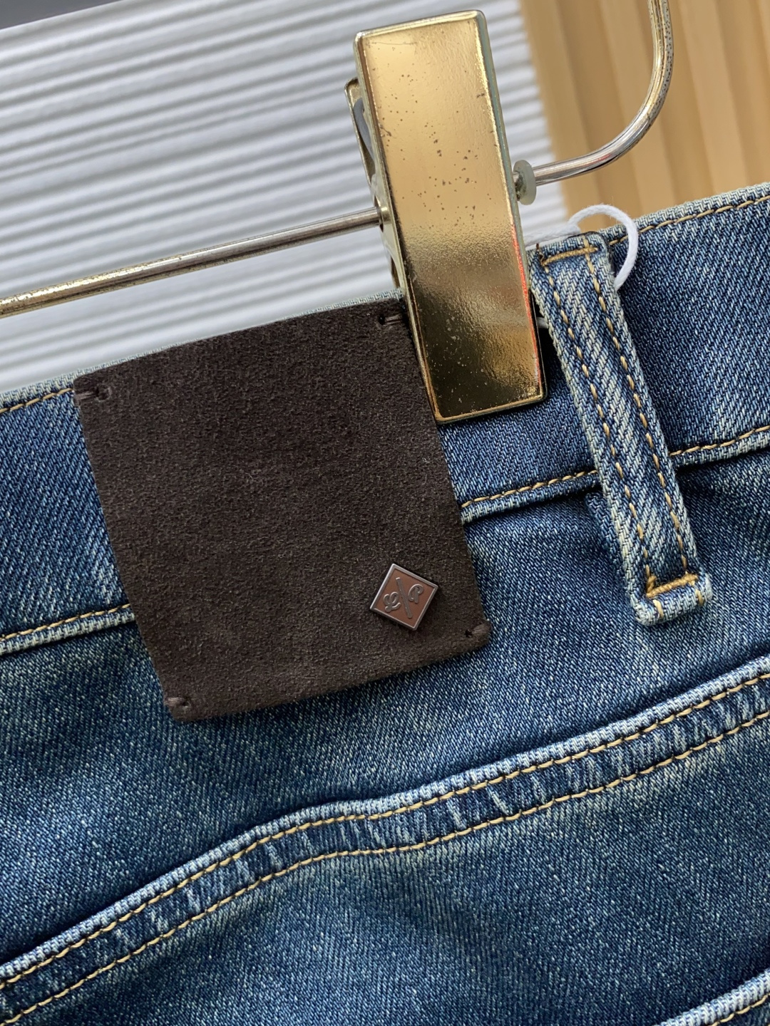 Loro Piana 诺悠翩雅 29-38 2026秋冬新款老钱风直筒 牛仔裤 干净利落剪裁，都市风十足 弹力腰围上身舒