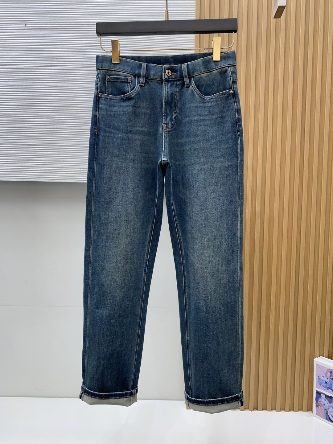 Loro Piana 诺悠翩雅 29-38 2026秋冬新款老钱风直筒 牛仔裤 干净利落剪裁，都市风十足 弹力腰围上身舒