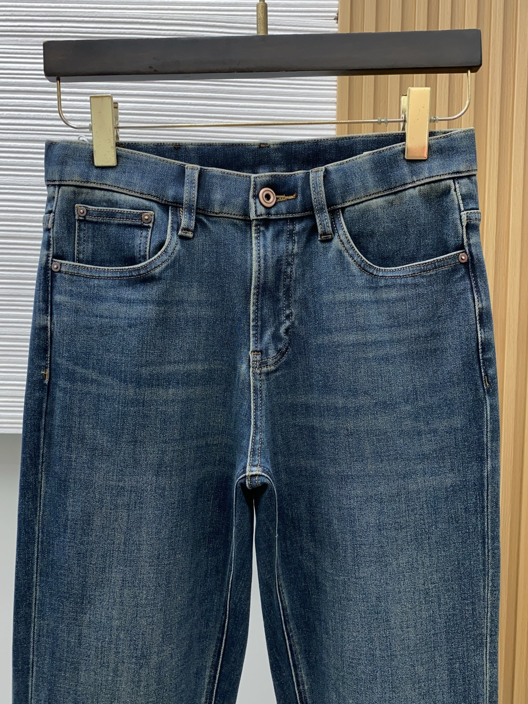 Loro Piana 诺悠翩雅 29-38 2026秋冬新款老钱风直筒 牛仔裤 干净利落剪裁，都市风十足 弹力腰围上身舒