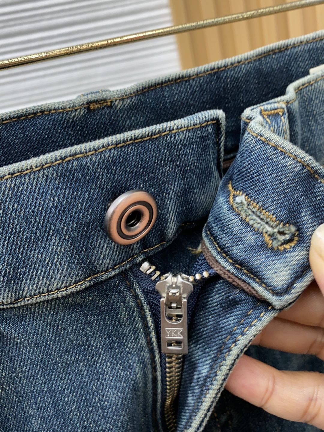 Loro Piana 诺悠翩雅 29-38 2026秋冬新款老钱风直筒 牛仔裤 干净利落剪裁，都市风十足 弹力腰围上身舒