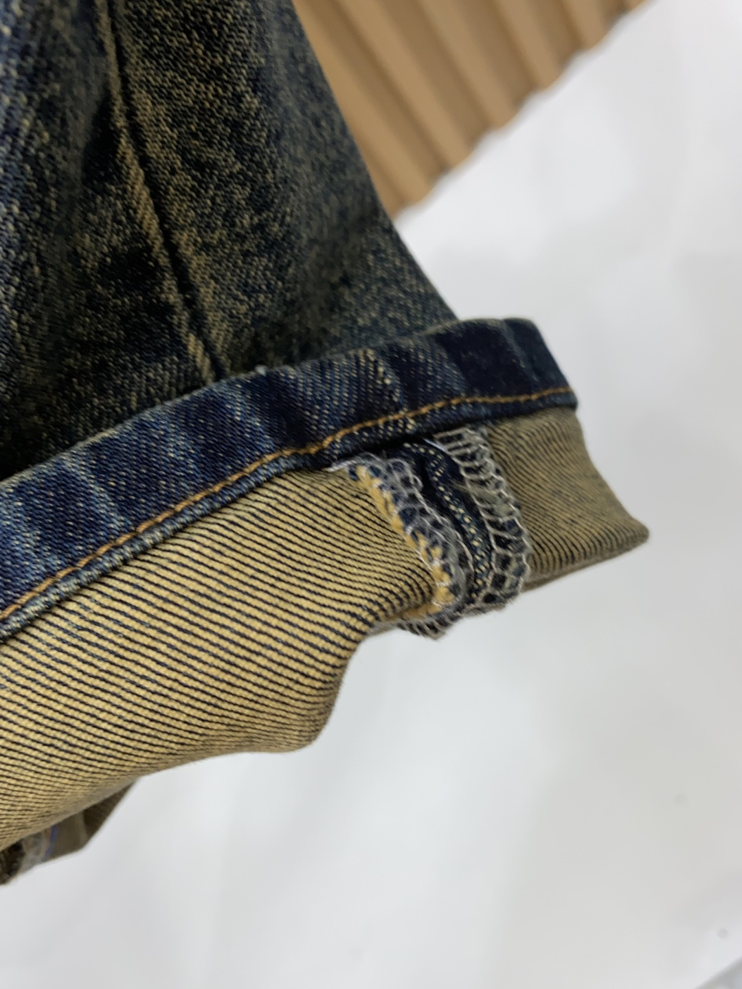 迪奥 29-38 2026秋冬新款 牛仔裤 干净利落剪裁，都市风十足 采用精纺面料手感软糯干爽，上身效果挺括有型。五金精