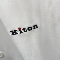 kiton 刺绣长袖衬衫|利落体面,兼顾商务与日常 甄选顺滑高弹面料,触感细腻垂坠有型,抗皱易打理,告别频繁熨烫烦恼。 kiton 刺绣长袖衬衫|利落体面,兼顾商务与日常 甄选顺滑高弹面料,触感细腻垂坠有型,抗皱易打理,告别频繁熨烫烦恼。