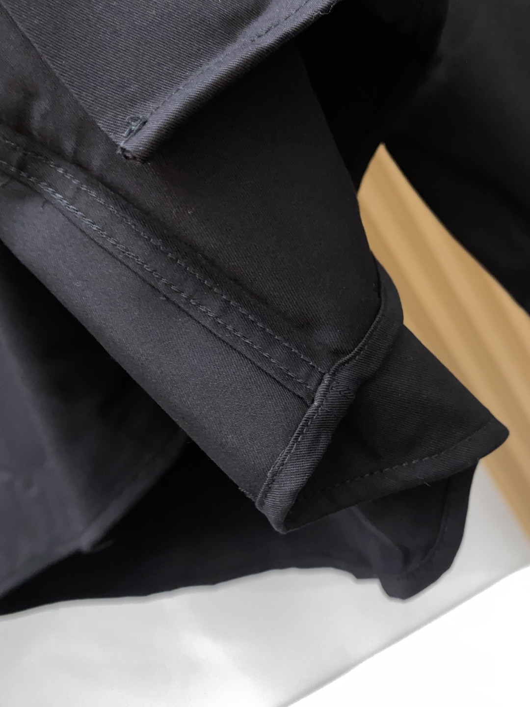 kiton 刺绣长袖衬衫｜利落体面，兼顾商务与日常 甄选顺滑高弹面料，触感细腻垂坠有型，抗皱易打理，告别频繁熨烫烦恼。 