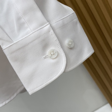 kiton 刺绣长袖衬衫|利落体面,兼顾商务与日常 甄选顺滑高弹面料,触感细腻垂坠有型,抗皱易打理,告别频繁熨烫烦恼。 kiton 刺绣长袖衬衫|利落体面,兼顾商务与日常 甄选顺滑高弹面料,触感细腻垂坠有型,抗皱易打理,告别频繁熨烫烦恼。