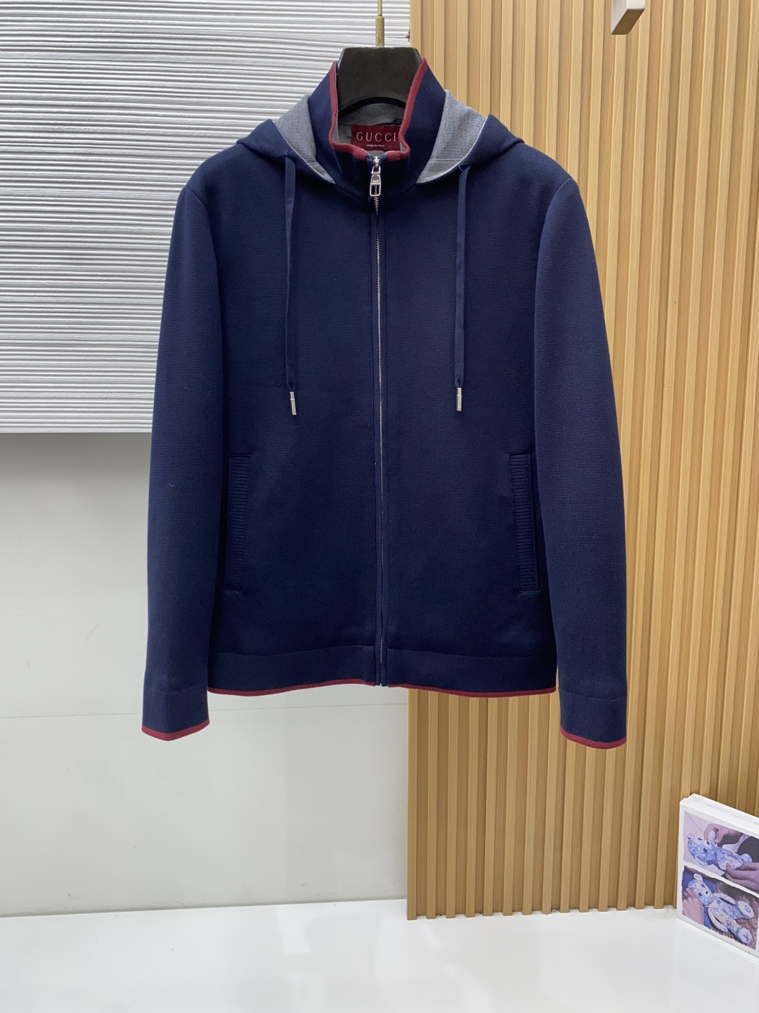 古奇 最新设计款 2026ss 家新款针织 夹克外套，秀场新品‼品相非常完美，舒适保暖，色泽饱满诱人，非常出彩的设计，轻
