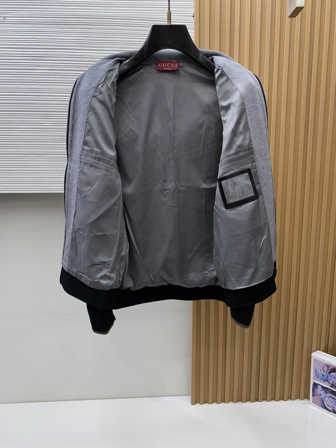 古奇 最新设计款 2026ss 家新款针织 夹克外套，秀场新品‼品相非常完美，舒适保暖，色泽饱满诱人，非常出彩的设计，轻