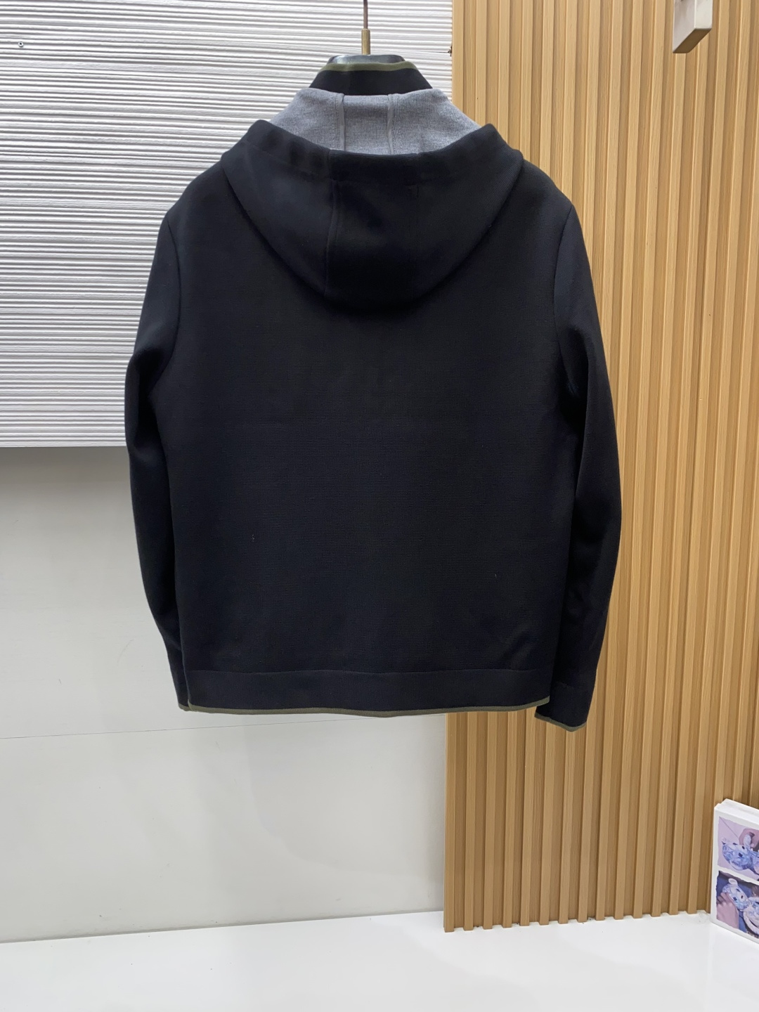 古奇 最新设计款 2026ss 家新款针织 夹克外套，秀场新品‼品相非常完美，舒适保暖，色泽饱满诱人，非常出彩的设计，轻