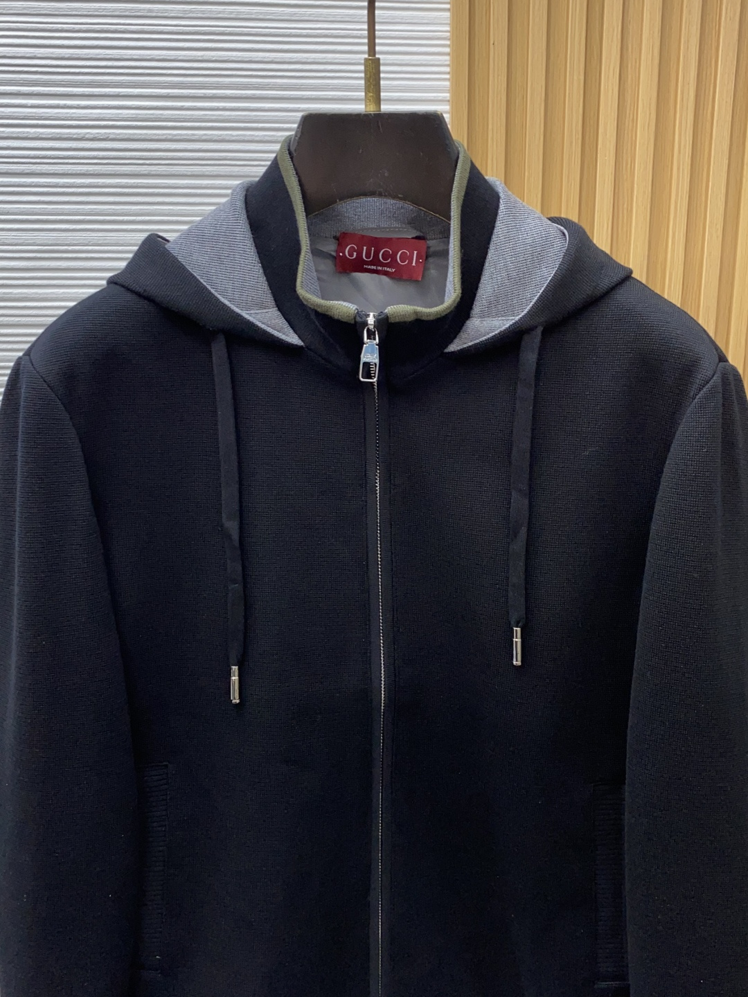 古奇 最新设计款 2026ss 家新款针织 夹克外套，秀场新品‼品相非常完美，舒适保暖，色泽饱满诱人，非常出彩的设计，轻