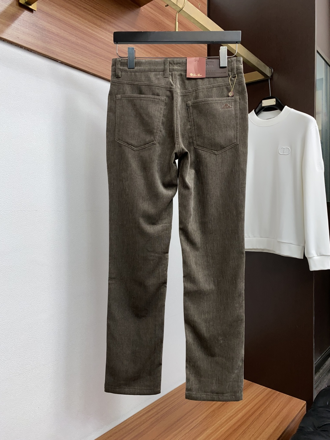 Loro Piana 诺悠翩雅 2026新款休闲西裤！意大利高端品牌 官网同步发售进口定制高端定制面料，触感柔软透气 三