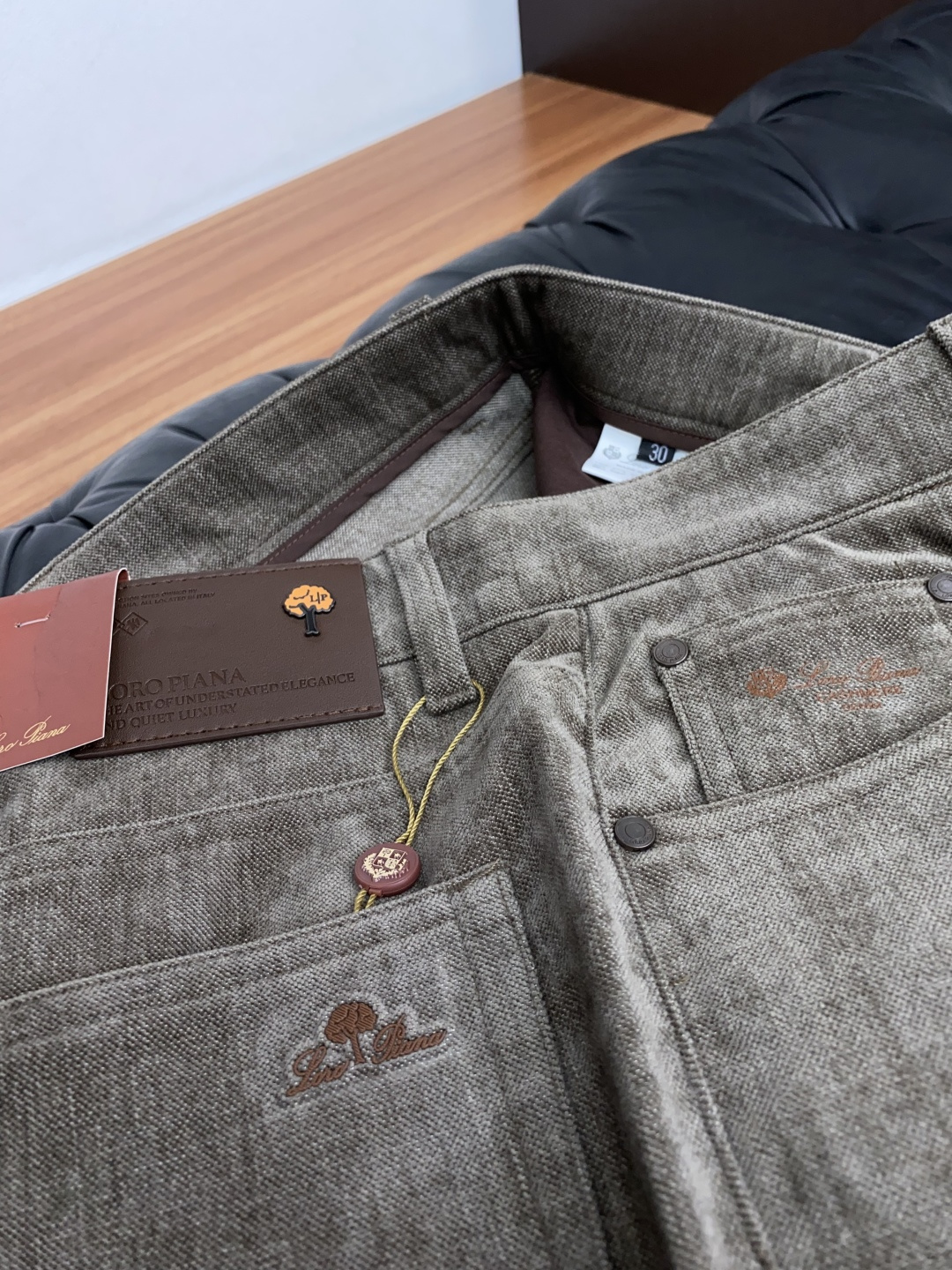 Loro Piana 诺悠翩雅 2026新款休闲西裤！意大利高端品牌 官网同步发售进口定制高端定制面料，触感柔软透气 三