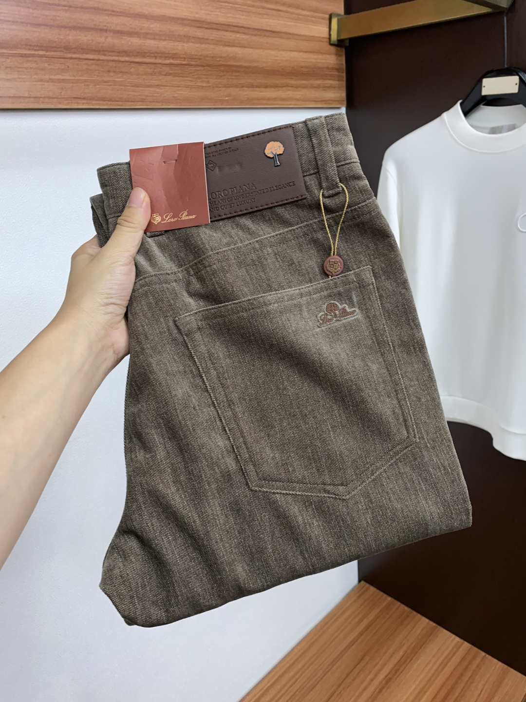 Loro Piana 诺悠翩雅 2026新款休闲西裤！意大利高端品牌 官网同步发售进口定制高端定制面料，触感柔软透气 三