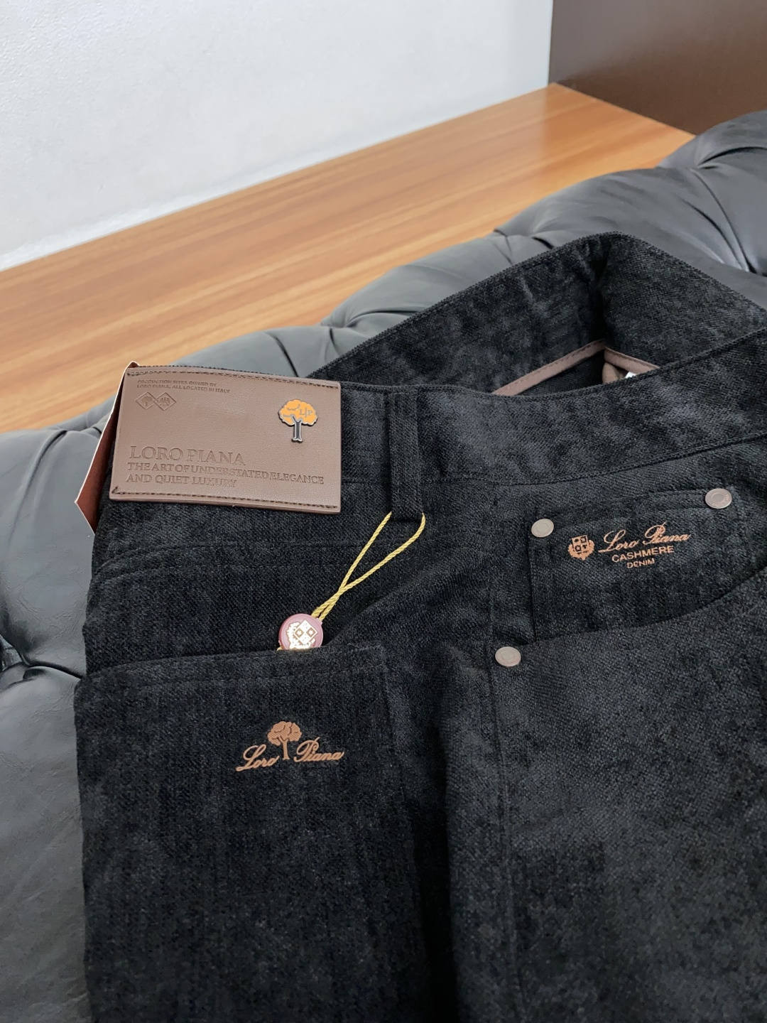 Loro Piana 诺悠翩雅 2026新款休闲西裤！意大利高端品牌 官网同步发售进口定制高端定制面料，触感柔软透气 三