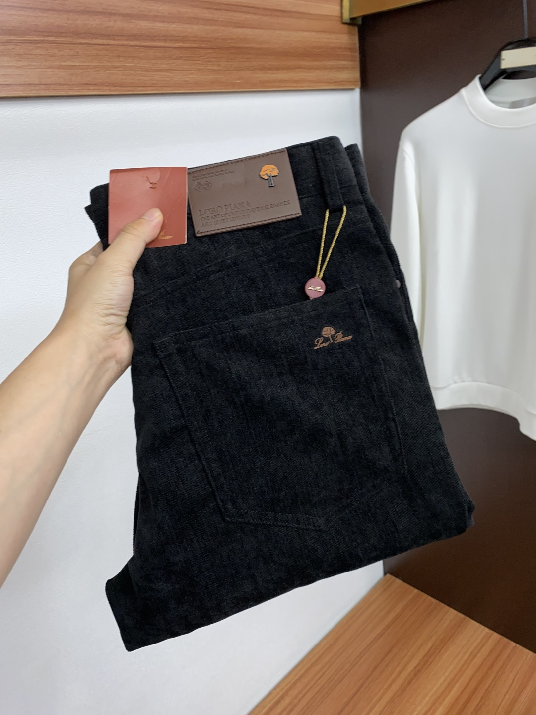 Loro Piana 诺悠翩雅 2026新款休闲西裤！意大利高端品牌 官网同步发售进口定制高端定制面料，触感柔软透气 三