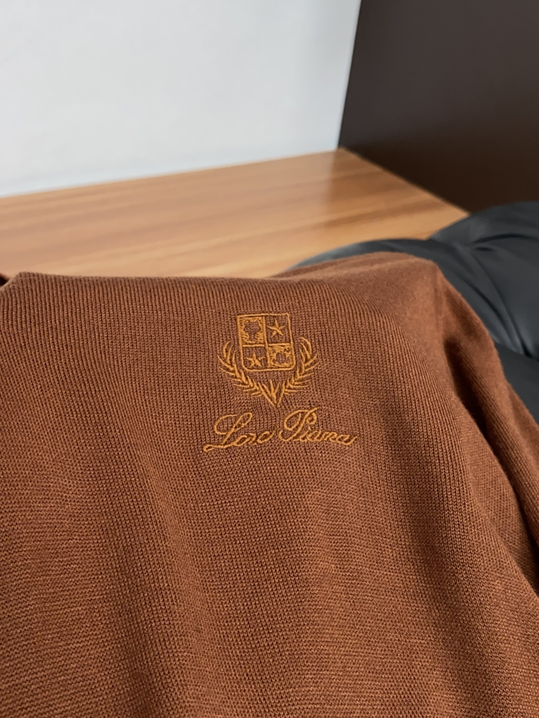 Loro Piana 诺悠翩雅 秋冬新款针织羊毛衫长袖毛衣 最新时尚潮流效果,时尚新韵味,元素及现代潮流的高街风格融合一 Loro Piana 诺悠翩雅 秋冬新款针织羊毛衫长袖毛衣 最新时尚潮流效果,时尚新韵味,元素及现代潮流的高街风格融合一
