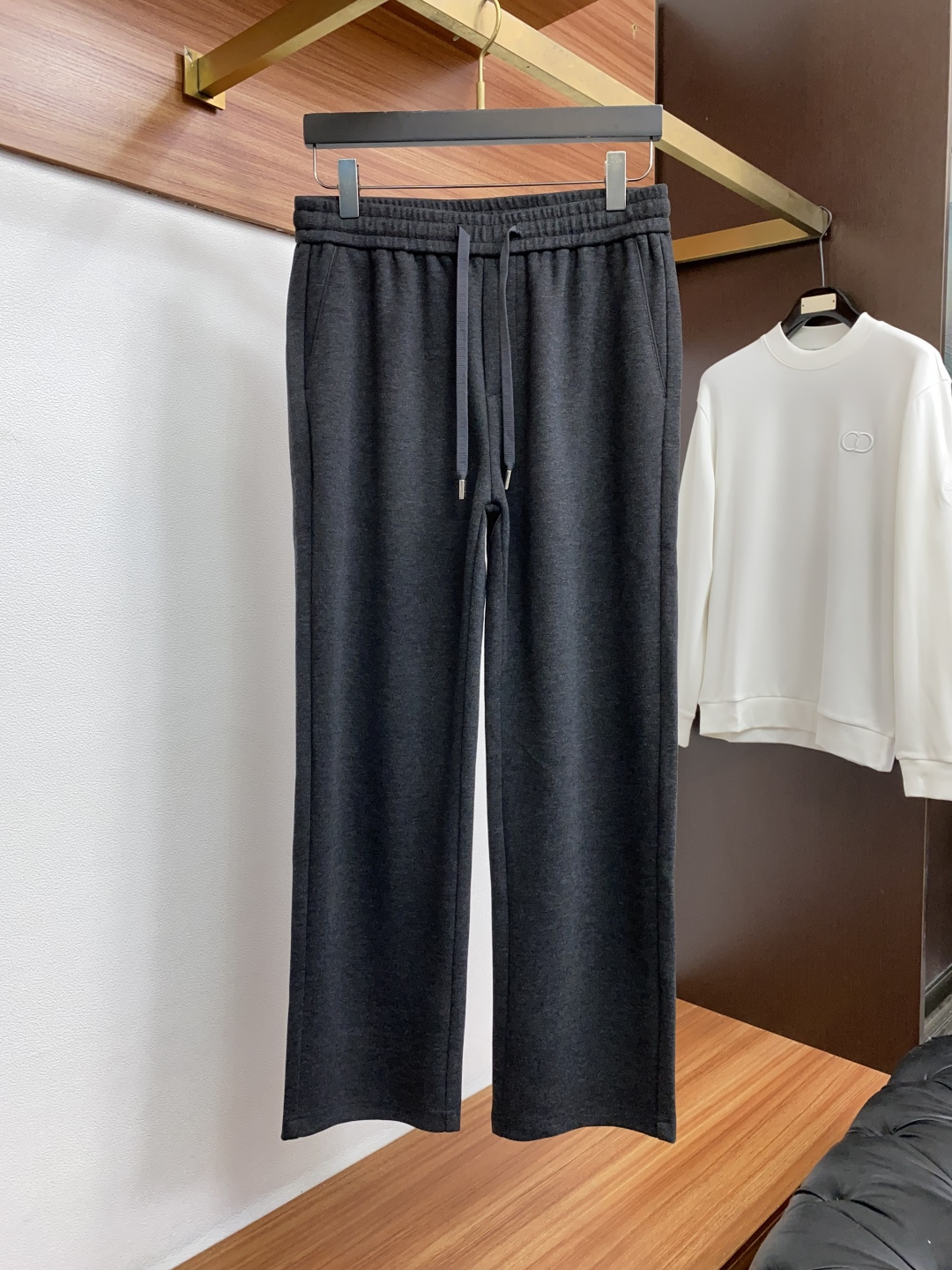 1v 路易威登 26秋冬新品 原单男士羊毛休闲裤 弹力面料每季必出的类型，无需质疑的热卖王牌单品，符合四季最佳的搭配色号