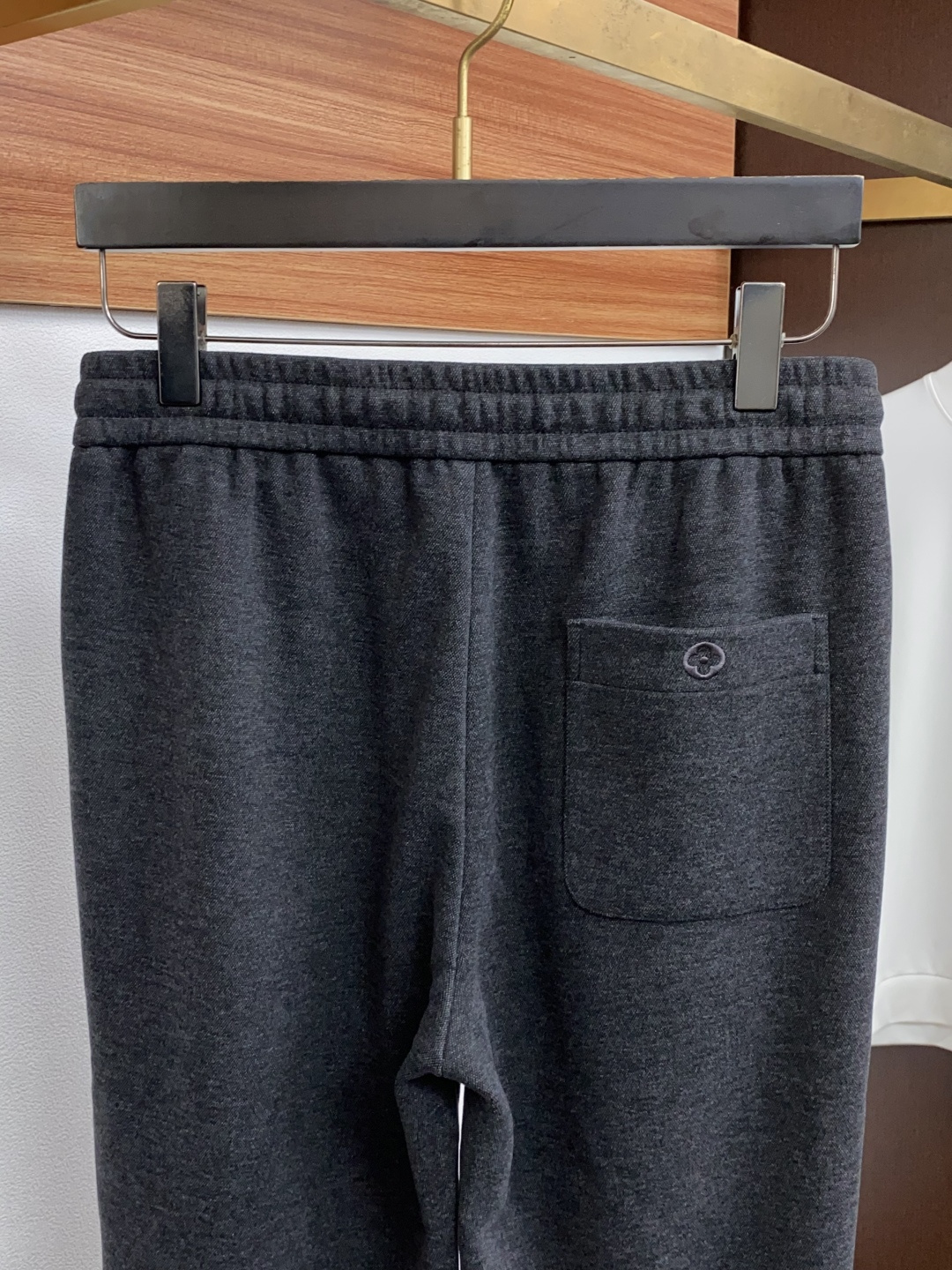 1v 路易威登 26秋冬新品 原单男士羊毛休闲裤 弹力面料每季必出的类型，无需质疑的热卖王牌单品，符合四季最佳的搭配色号