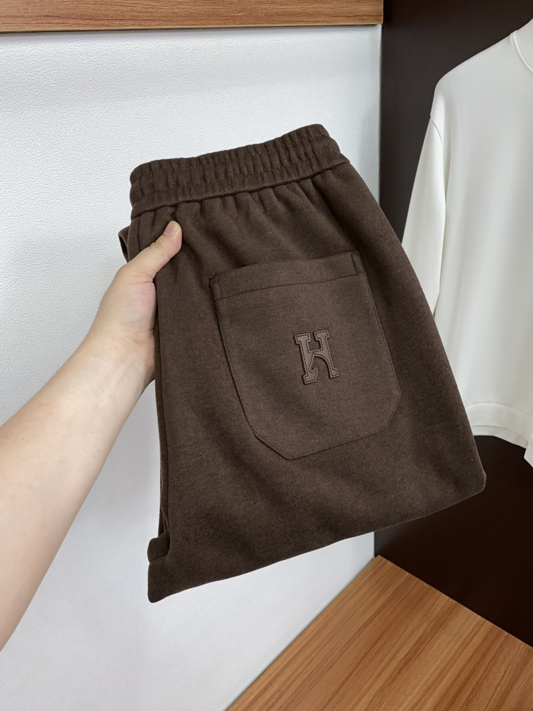 爱马仕 26秋冬新品 原单男士羊毛休闲裤 弹力面料每季必出的类型，无需质疑的热卖王牌单品，符合四季最佳的搭配色号 整体的