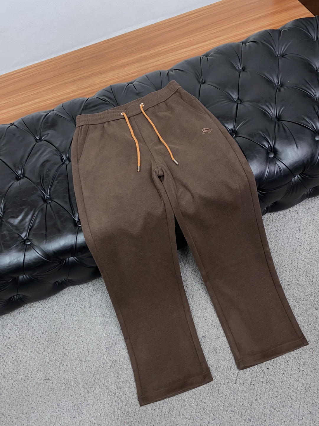 爱马仕 26秋冬新品 原单男士羊毛休闲裤 弹力面料每季必出的类型，无需质疑的热卖王牌单品，符合四季最佳的搭配色号 整体的