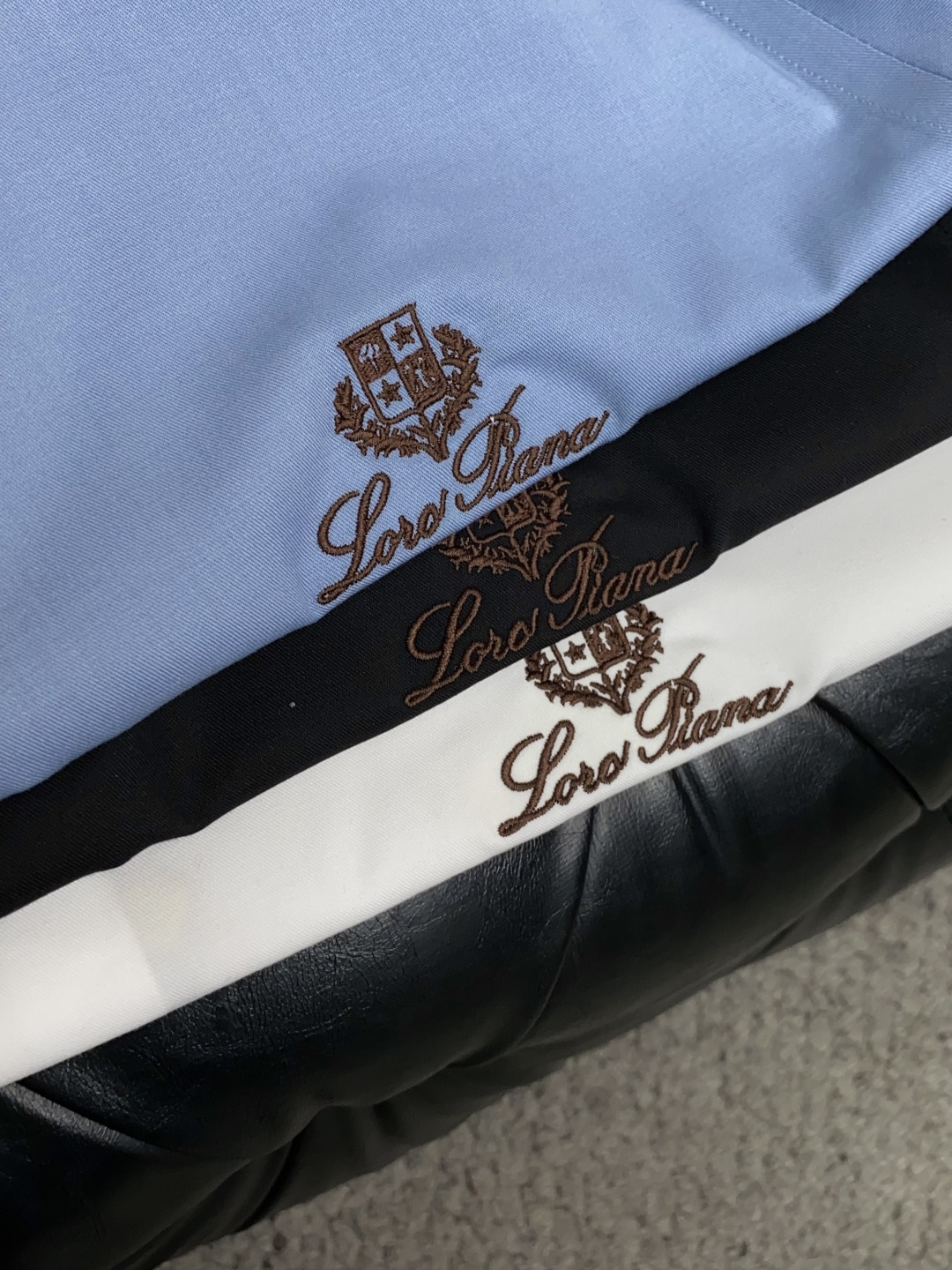 Loro Piana 诺悠翩雅 刺绣长袖衬衫｜利落体面，兼顾商务与日常 甄选顺滑高弹面料，触感细腻垂坠有型，抗皱易打理，