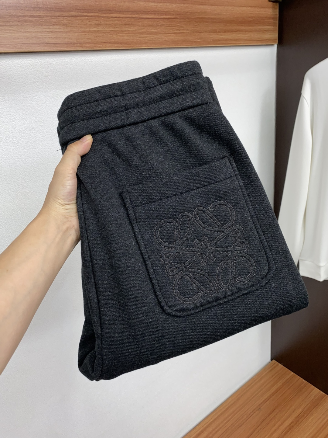 罗意威 26秋冬新品 原单男士加厚加绒休闲裤 弹力面料每季必出的类型，无需质疑的热卖王牌单品，符合四季最佳的搭配色号 整