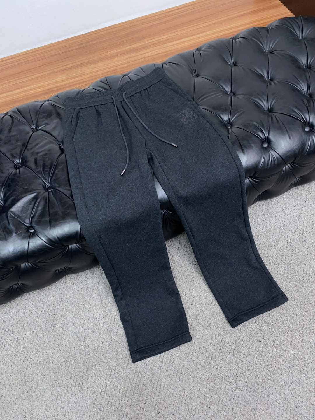 罗意威 26秋冬新品 原单男士加厚加绒休闲裤 弹力面料每季必出的类型，无需质疑的热卖王牌单品，符合四季最佳的搭配色号 整