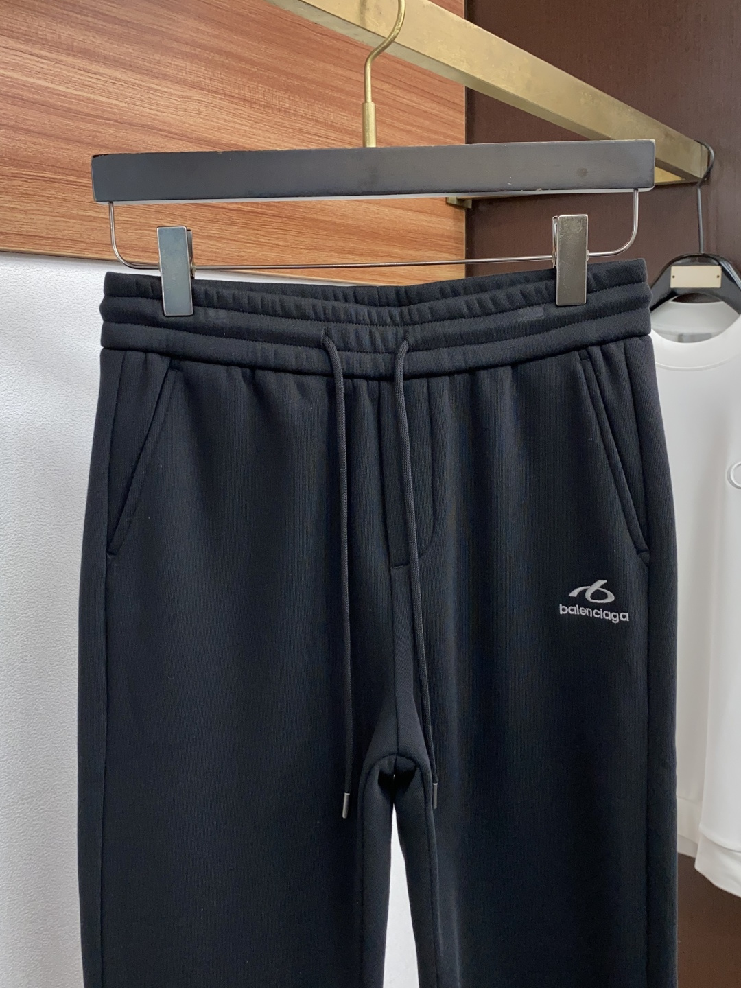 巴黎世家 26秋冬新品 原单男士加厚加绒休闲裤 弹力面料每季必出的类型，无需质疑的热卖王牌单品，符合四季最佳的搭配色号 