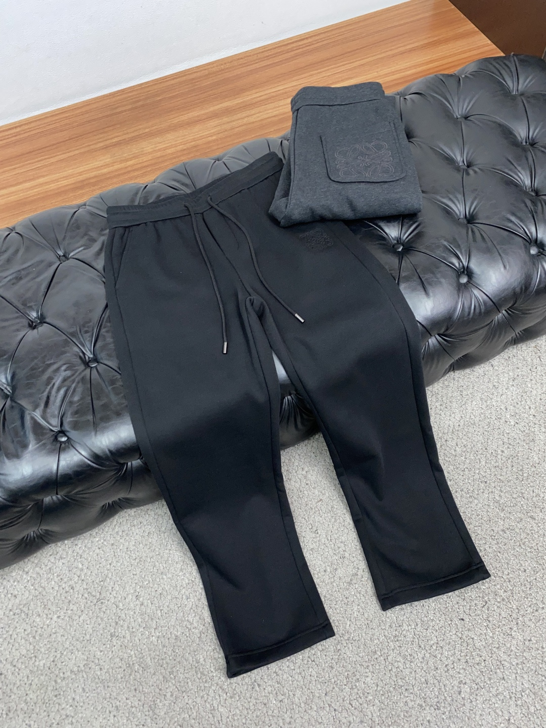 罗意威 26秋冬新品 原单男士加厚加绒 休闲裤 弹力面料每季必出的类型，无需质疑的热卖王牌单品，符合四季最佳的搭配色号 