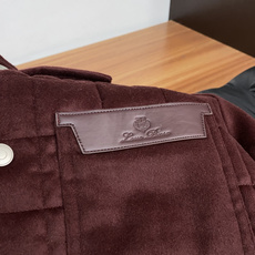 Loro Piana 诺悠翩雅 2026ss秋冬新款发布翻领羽绒服外套,秋冬季爆款外套,新国标95白鸭绒填冲经典设计,穿 Loro Piana 诺悠翩雅 2026ss秋冬新款发布翻领羽绒服外套,秋冬季爆款外套,新国标95白鸭绒填冲经典设计,穿