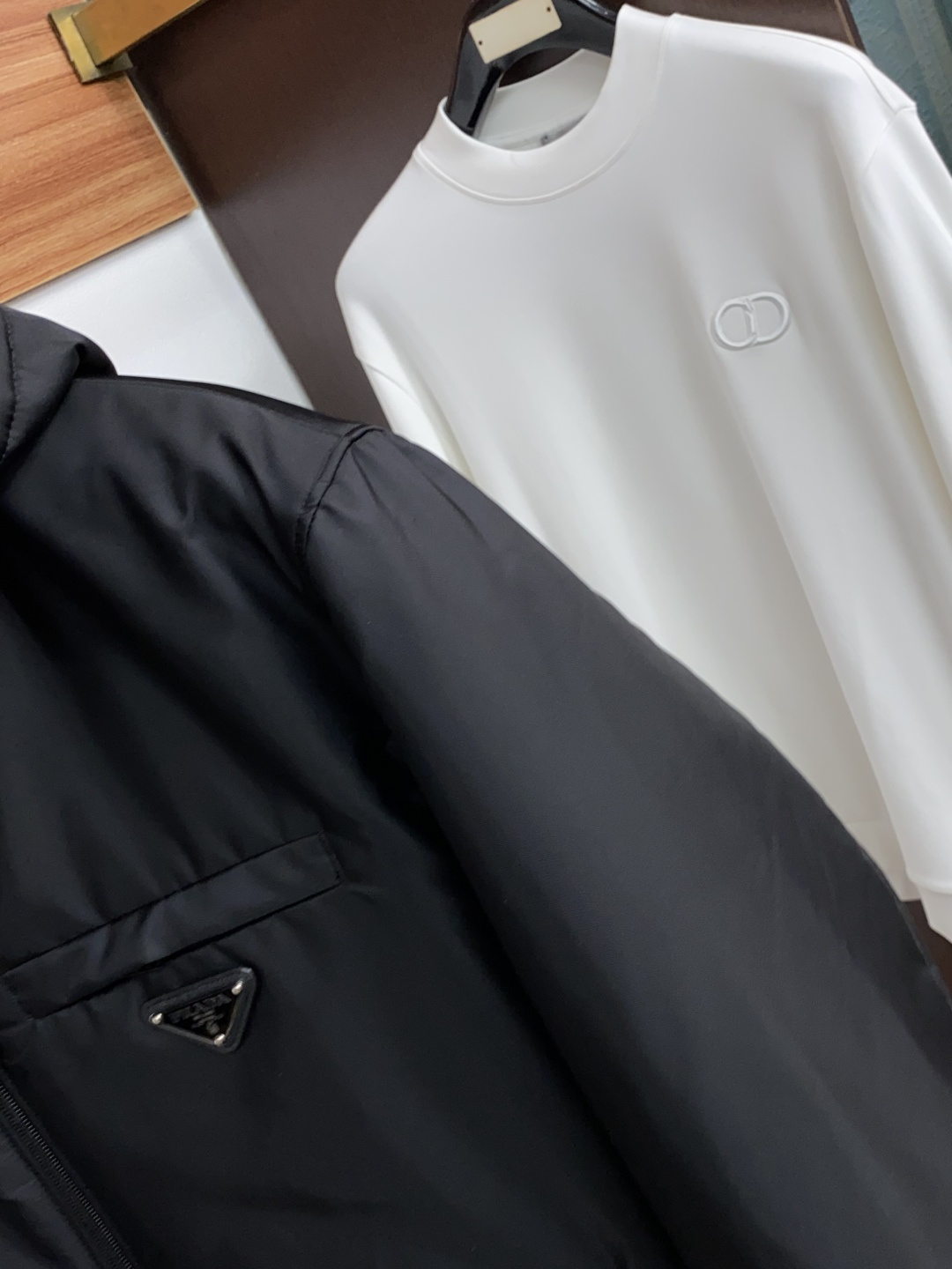 普拉达 羽绒服 2026ss秋冬新款发布定制面料羽绒夹克外套，秋冬季爆款外套，顶级国标95白鸭绒填冲经典设计，穿上就是舒