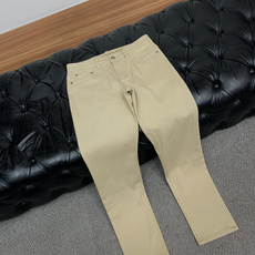 阿玛尼 28-38 2026秋冬新款 牛仔裤 干净利落剪裁,都市风十足 采用精纺面料手感软糯干爽,上身效果挺括有型。五金 阿玛尼 28-38 2026秋冬新款 牛仔裤 干净利落剪裁,都市风十足 采用精纺面料手感软糯干爽,上身效果挺括有型。五金