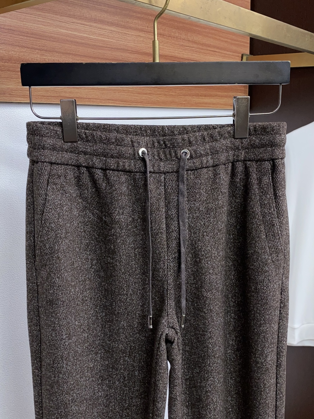 Loro Piana诺悠翩雅 26秋冬新品 原单男士羊毛休闲裤 弹力面料每季必出的类型,无需质疑的热卖王牌单品,符合四季 Loro Piana诺悠翩雅 26秋冬新品 原单男士羊毛休闲裤 弹力面料每季必出的类型,无需质疑的热卖王牌单品,符合四季